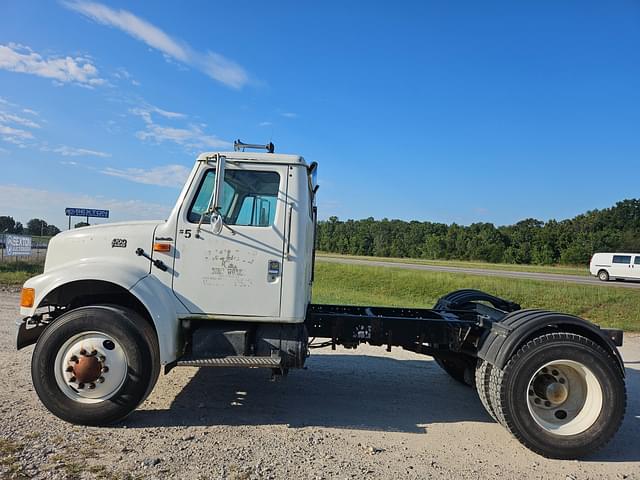 Image of International 4700 equipment image 3