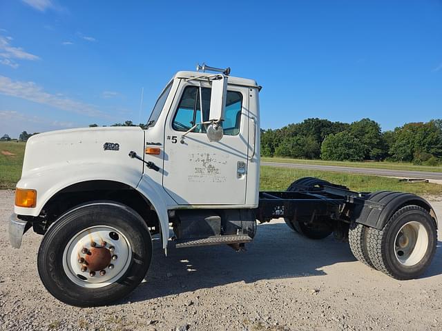 Image of International 4700 equipment image 2