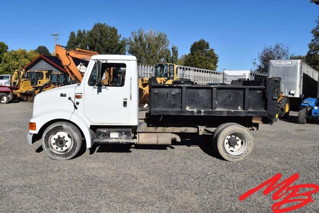 Image of International 4700 equipment image 3