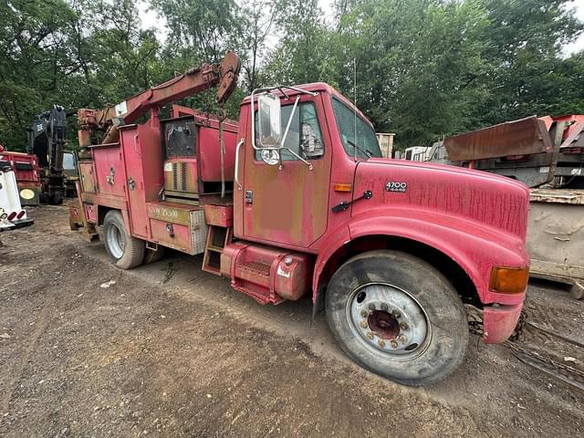 Image of International Navistar 4700 equipment image 1