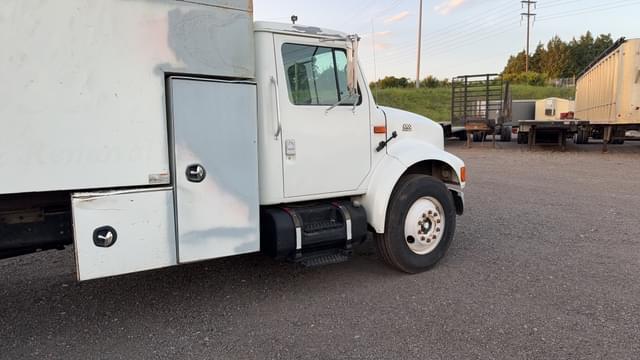 Image of International 4700 equipment image 3