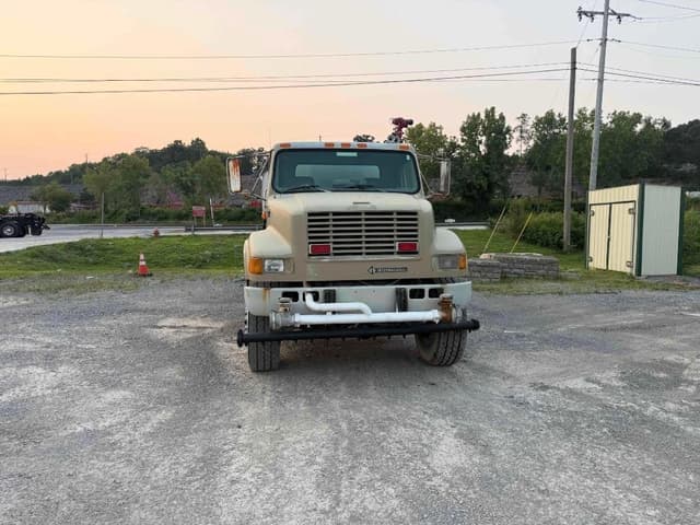 Image of International 4800 equipment image 3