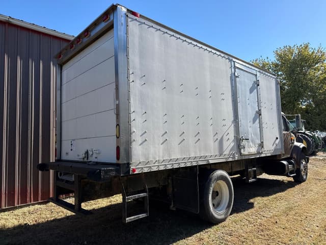 Image of International 4900 equipment image 1