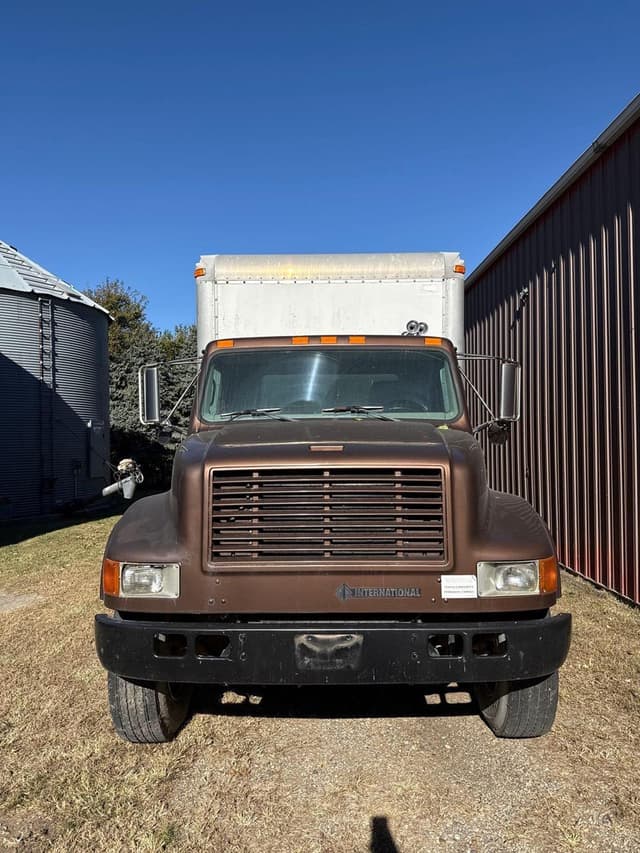 Image of International 4900 equipment image 2