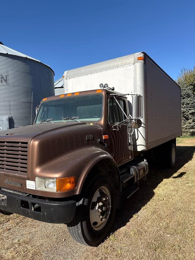 Image of International 4900 equipment image 3