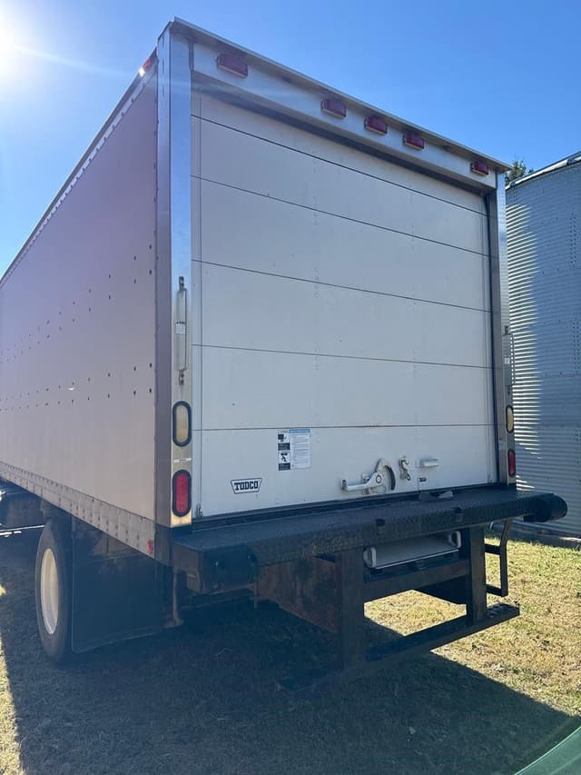 Image of International 4900 equipment image 4