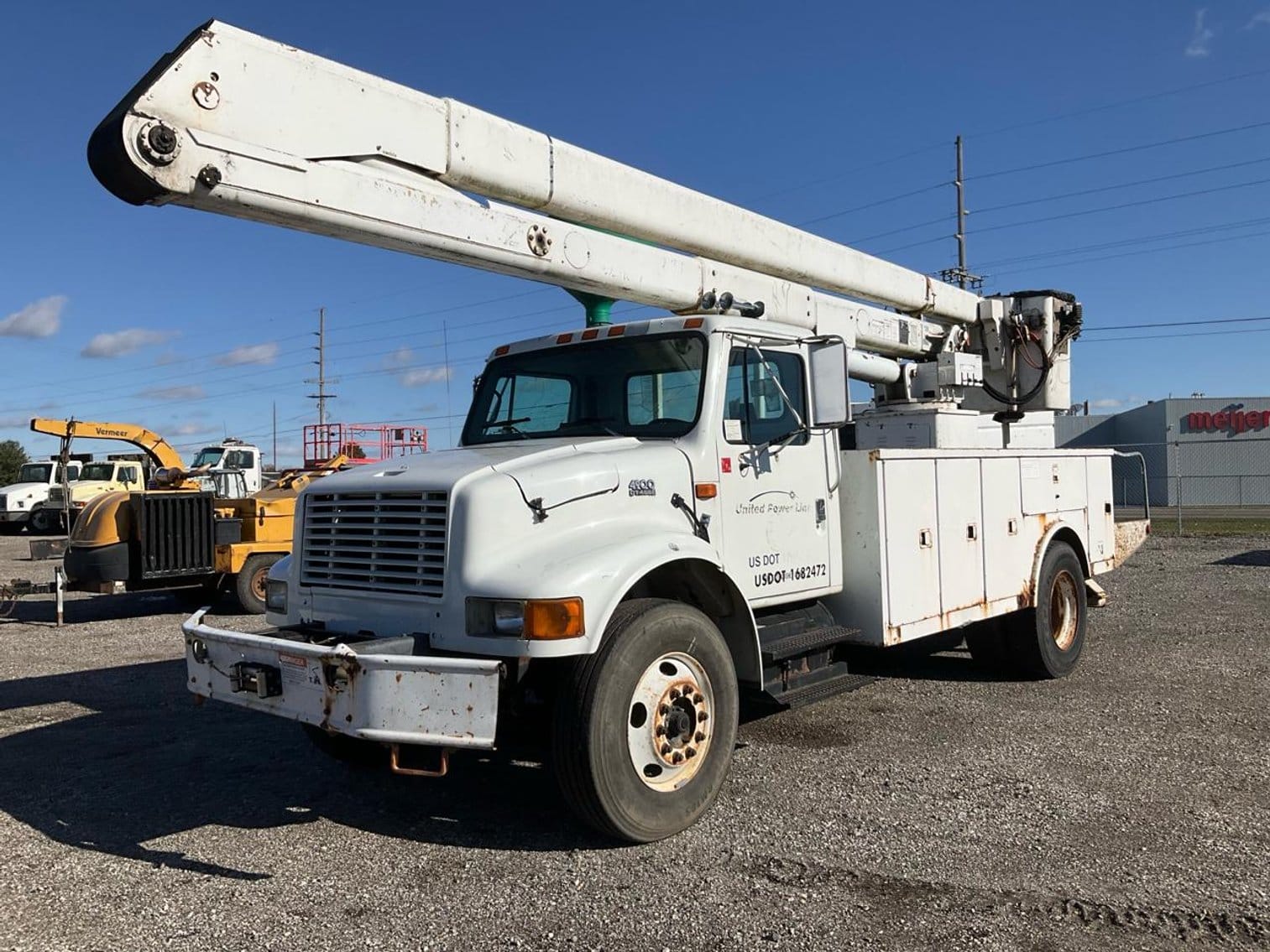 2001 International 4900 Equipment Image0