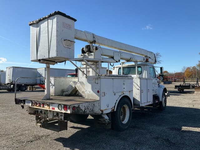 Image of International 4900 equipment image 4