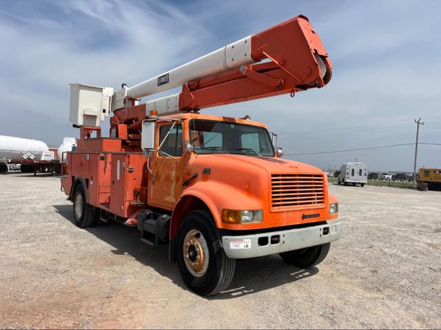 Image of International 4900 equipment image 2