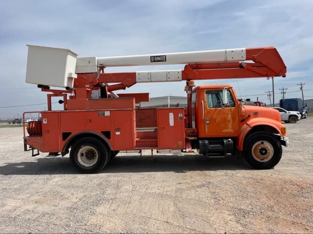 Image of International 4900 equipment image 3