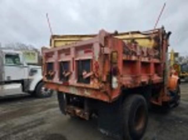 Image of International 4900 equipment image 3