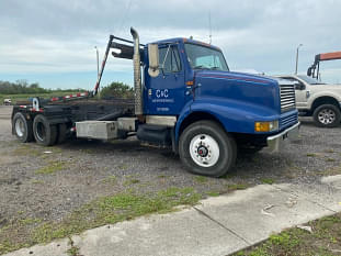 2001 International 4900 Equipment Image0