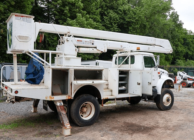 Image of International 4900 equipment image 4