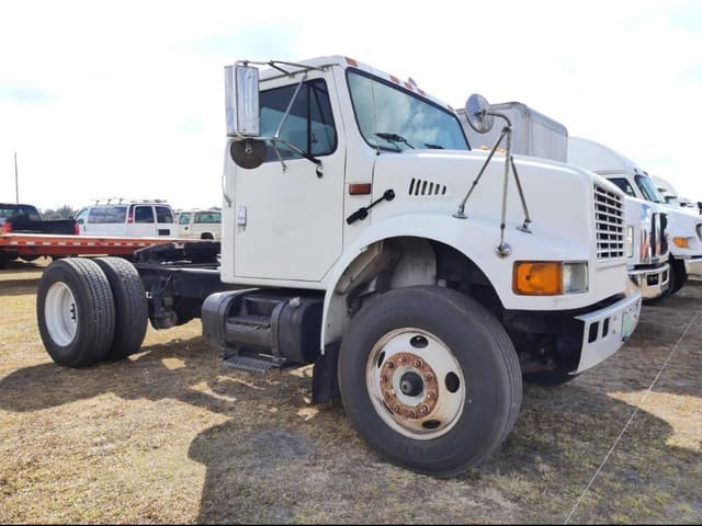 Image of International 4900 equipment image 1