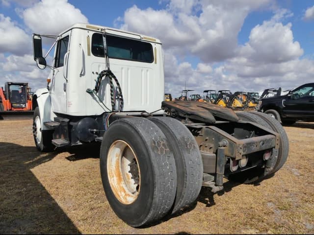 Image of International 4900 equipment image 3