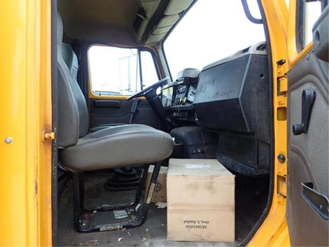 Image of International 4900 DT 466E equipment image 4