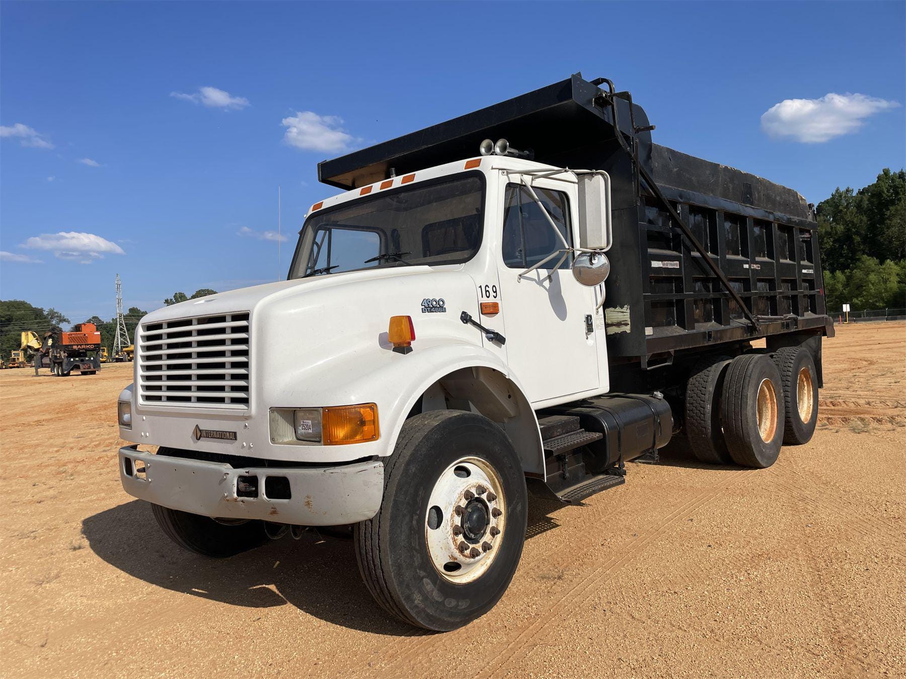 Main image International 4900