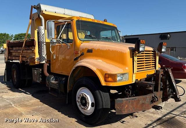 Image of International 4900 equipment image 2