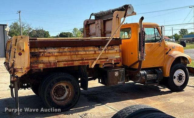 Image of International 4900 equipment image 3