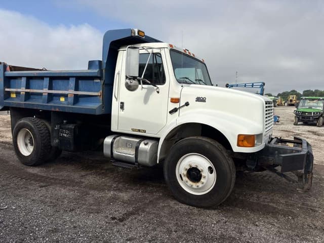 Image of International 4900 equipment image 4