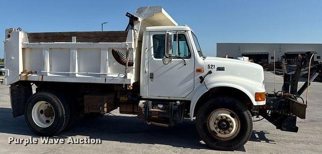 Image of International 4900 equipment image 3