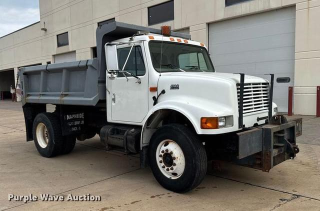 Image of International 4900 equipment image 2