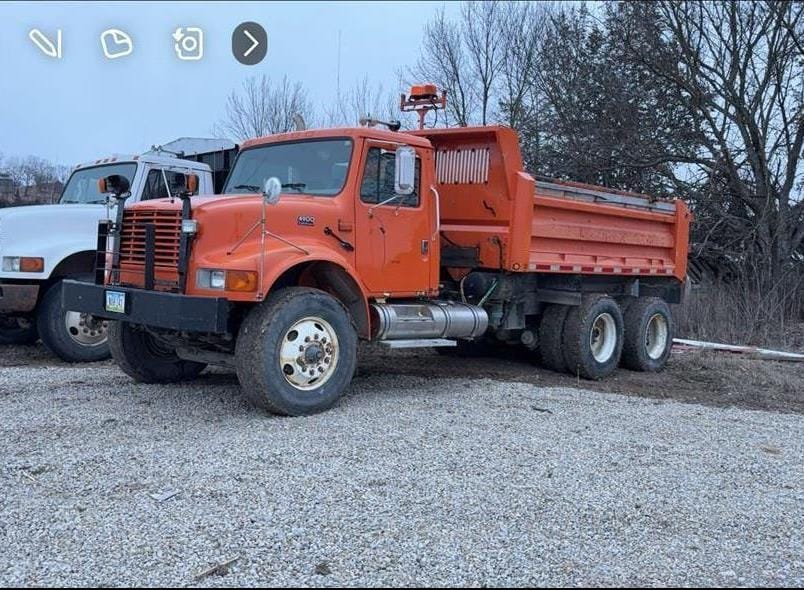 2001 International 4900 Equipment Image0