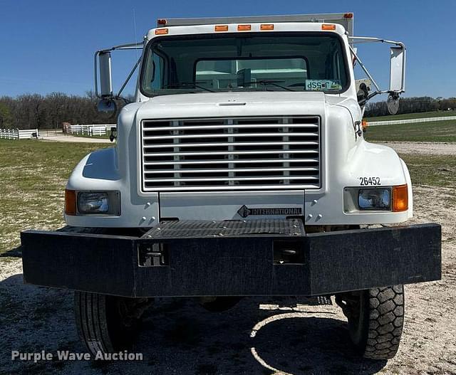 Image of International 4900 equipment image 1
