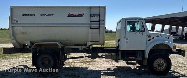Image of International 4900 equipment image 3