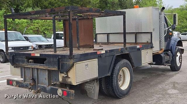 Image of International 4900 equipment image 4