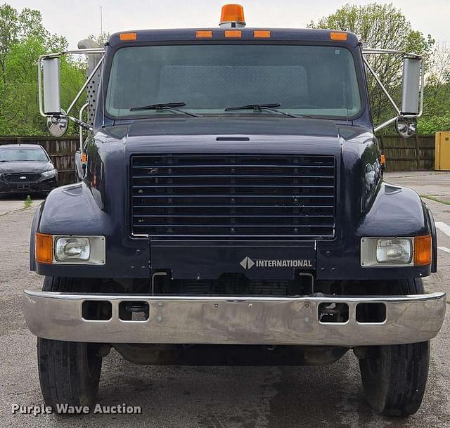 Image of International 4900 equipment image 1