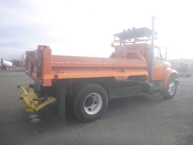 Image of International 4900 equipment image 2
