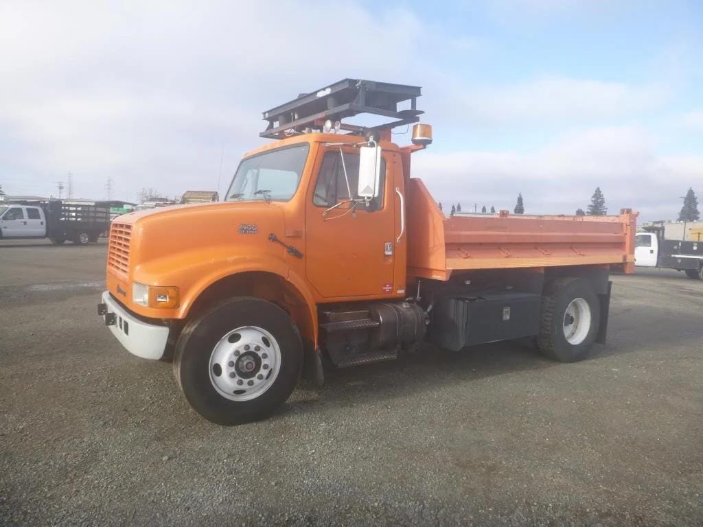 2001 International 4900 Equipment Image0