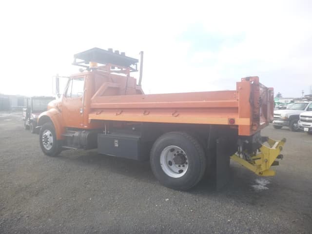 Image of International 4900 equipment image 3