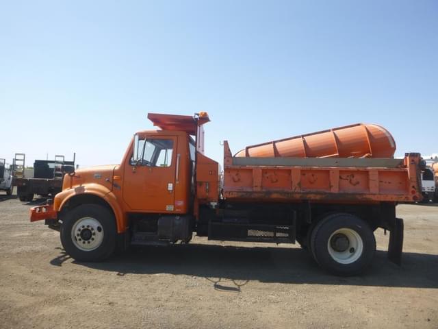 Image of International 4900 equipment image 4
