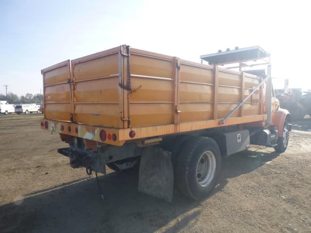 Image of International 4900 equipment image 2