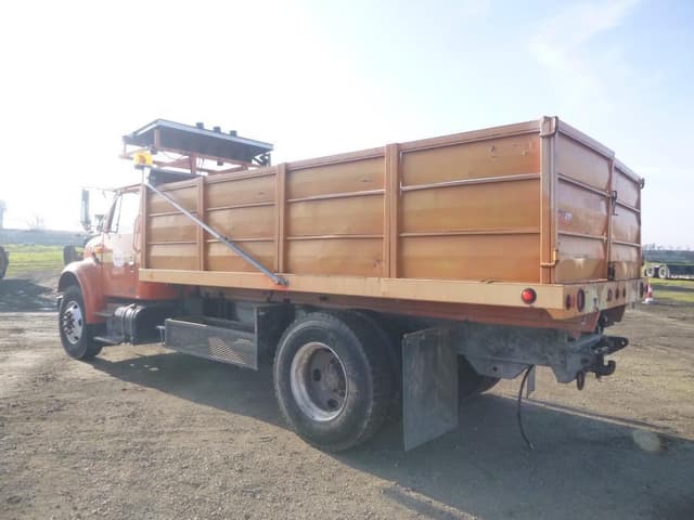 Image of International 4900 equipment image 3