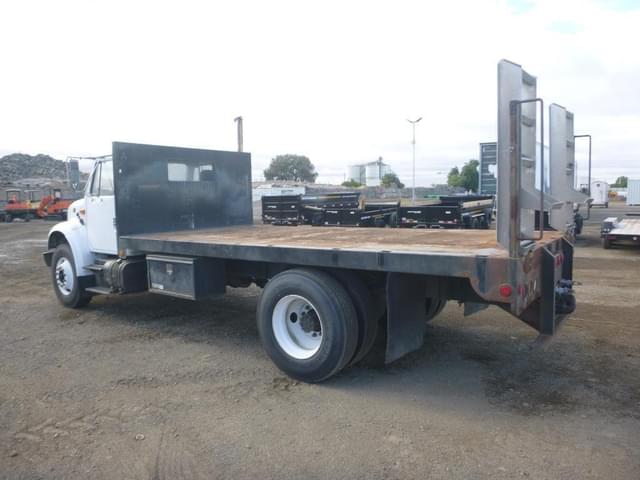 Image of International 4900 equipment image 3