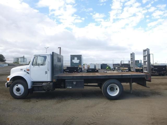 Image of International 4900 equipment image 4