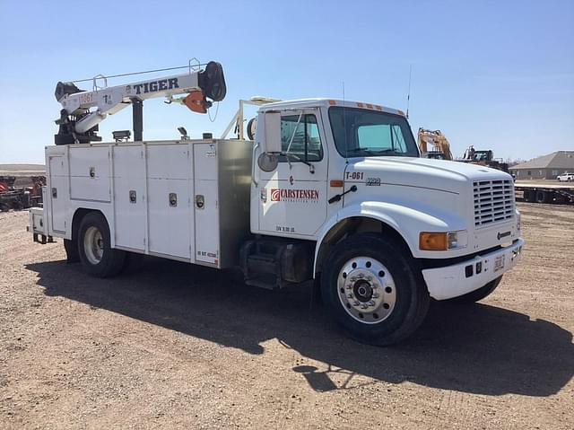 Image of International 4900 equipment image 2