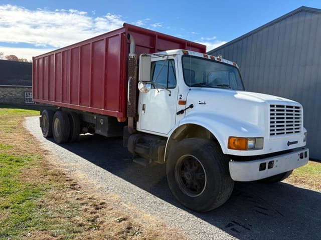 Image of International 4900 equipment image 1