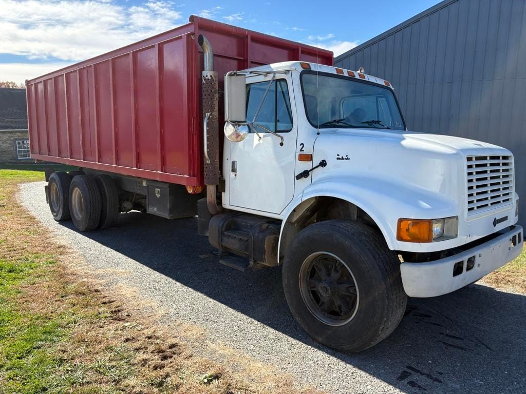2001 International 4900 Equipment Image0