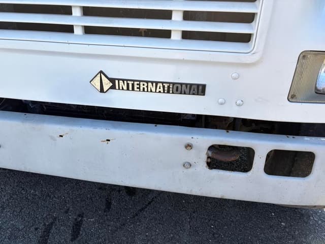 Image of International 4900 equipment image 3