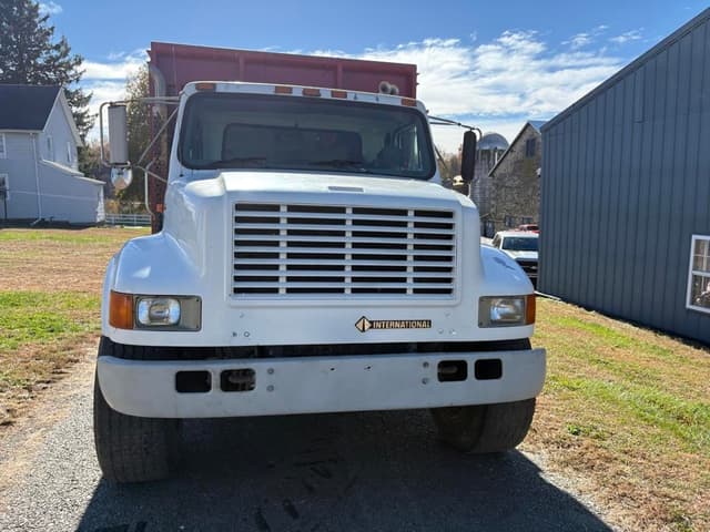 Image of International 4900 equipment image 2