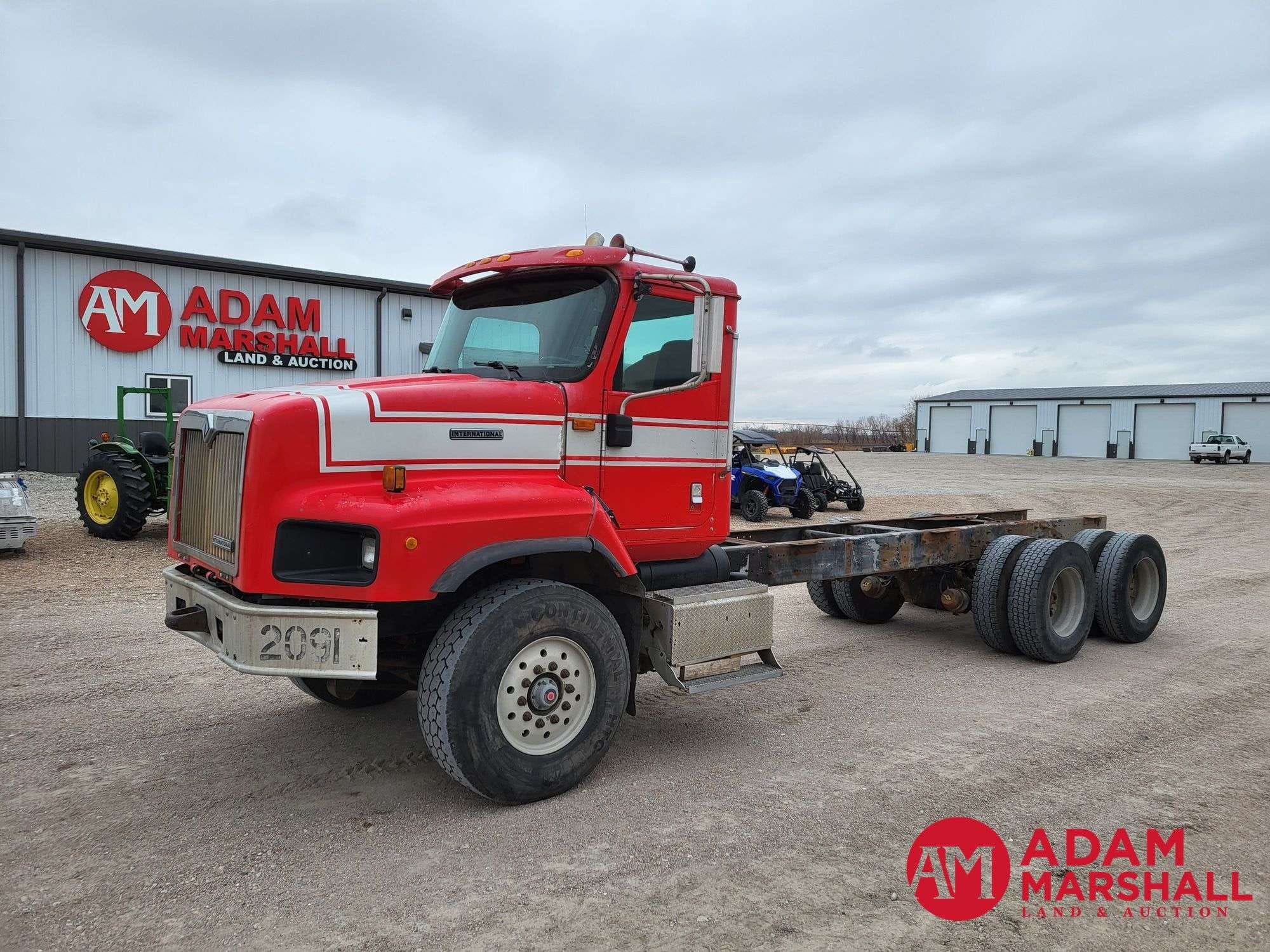 2001 International 5600 Equipment Image0