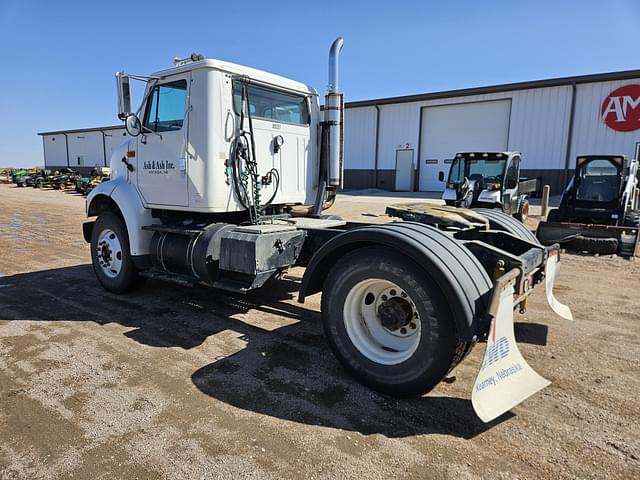 Image of International 8100 equipment image 3