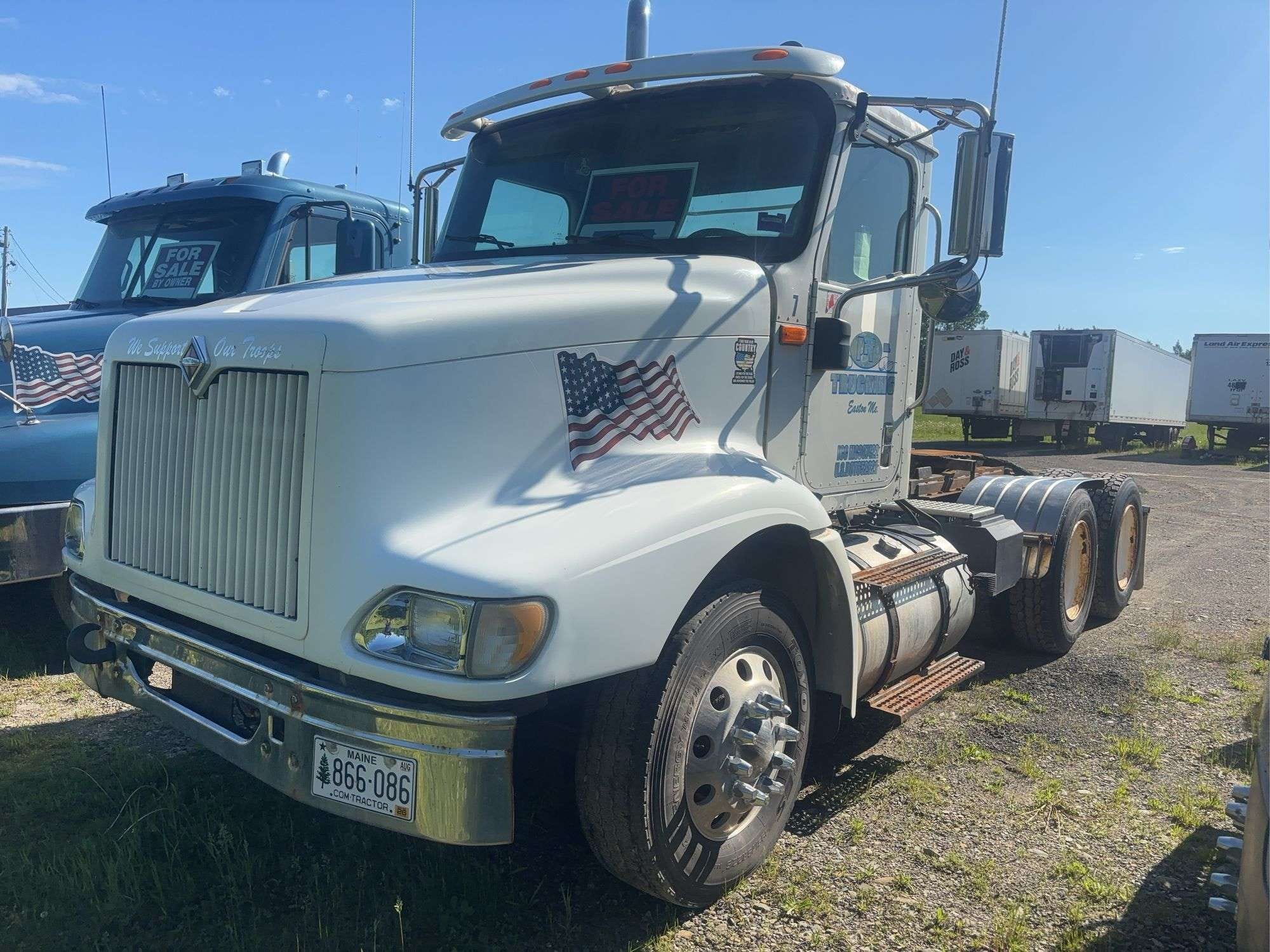 2001 International 9100i Equipment Image0