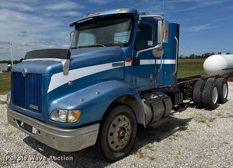 2001 International 9100i Equipment Image0