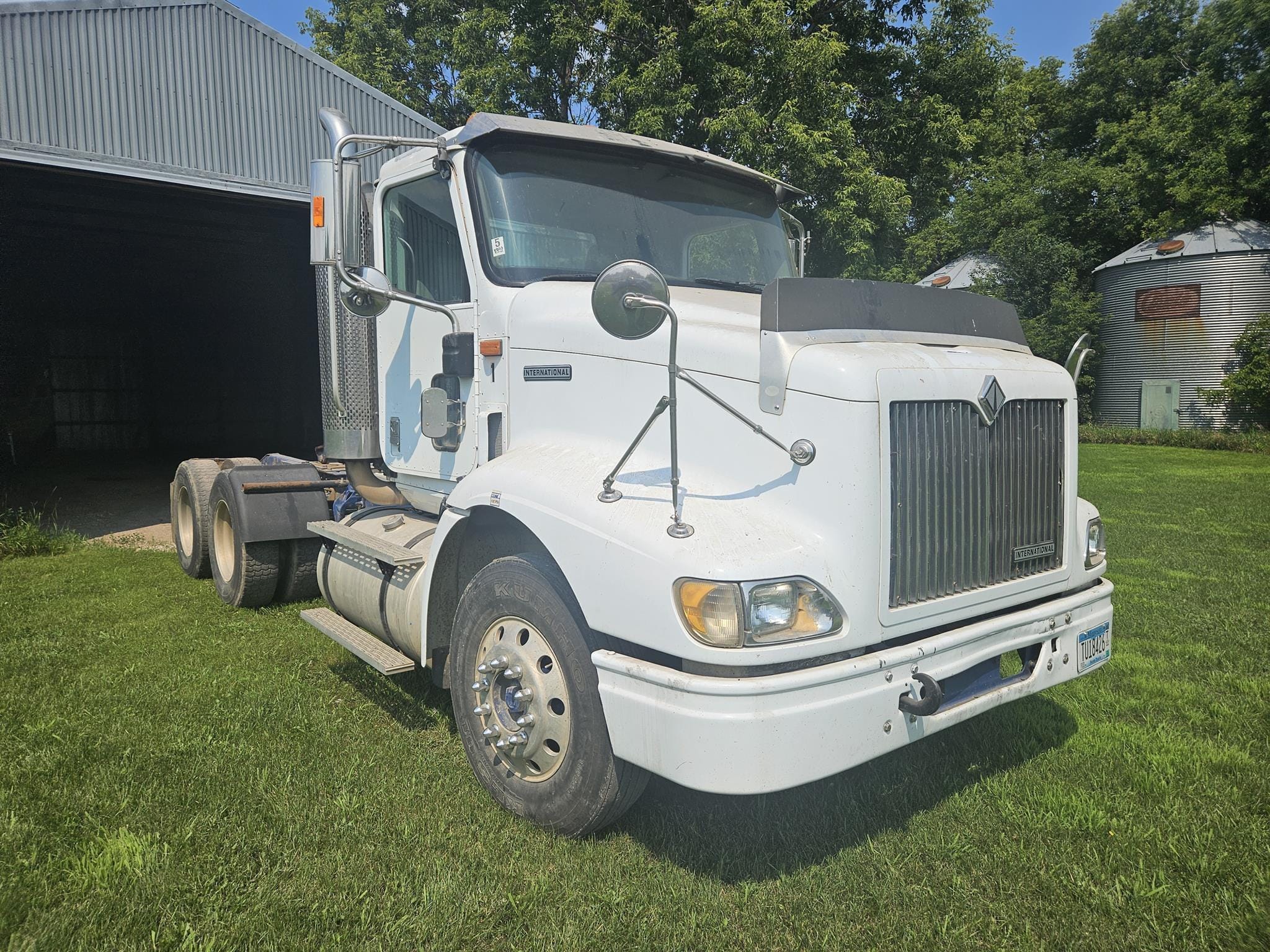 2001 International 9200 Equipment Image0