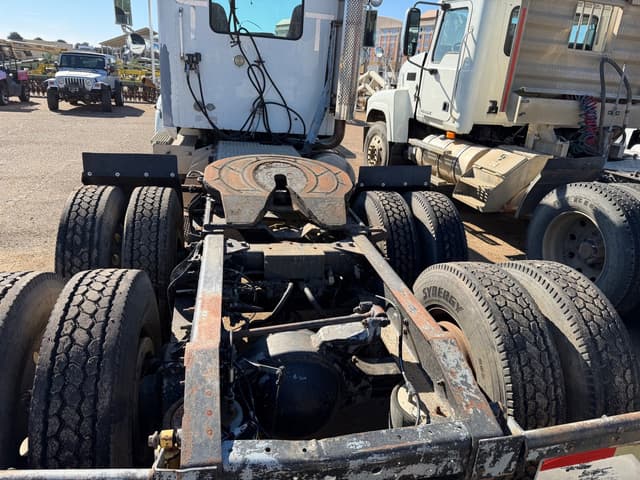 Image of International 9400 equipment image 4